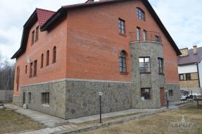Сдается коттедж на выходные на Ленинградском шоссе 35 км. от МКАД на компанию до 30 человек. Цена 22 тысячи рублей.