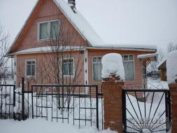 Сдается дача на лето на Ярославском шоссе 50 км. от МКАД. Цена 38 тысяч рублей в месяц.