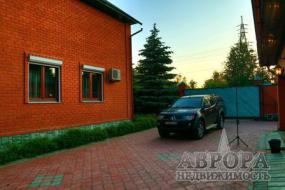 Снять коттедж на сутки и выходные для 70 человек по Дмитровскому шоссе 8 км от МКАД. Цена 30 тысяч рублей.